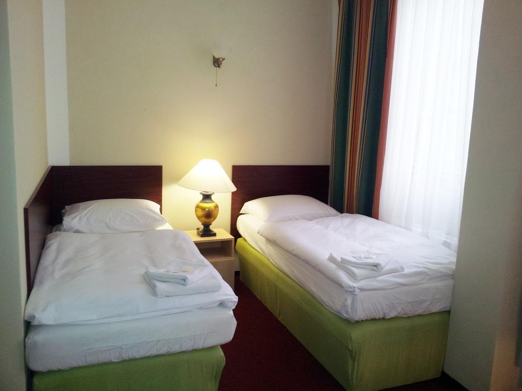 Hotel & Hostel Florian Πράγα Δωμάτιο φωτογραφία